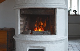 Free-standing electric insert fireplace