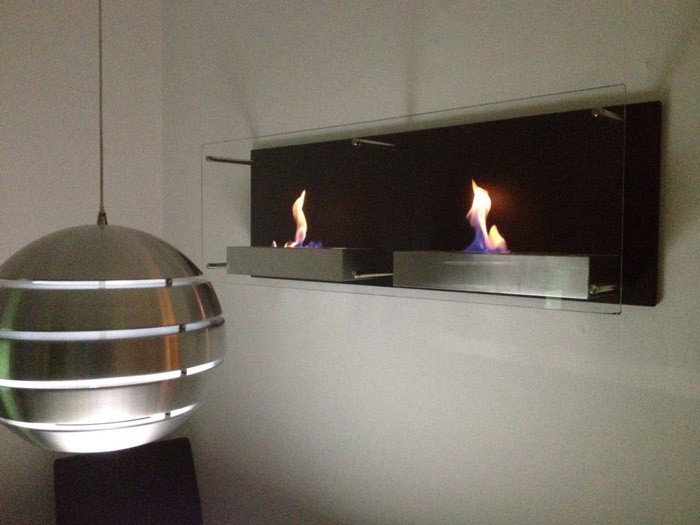 Wall mounted bioethanol fireplace