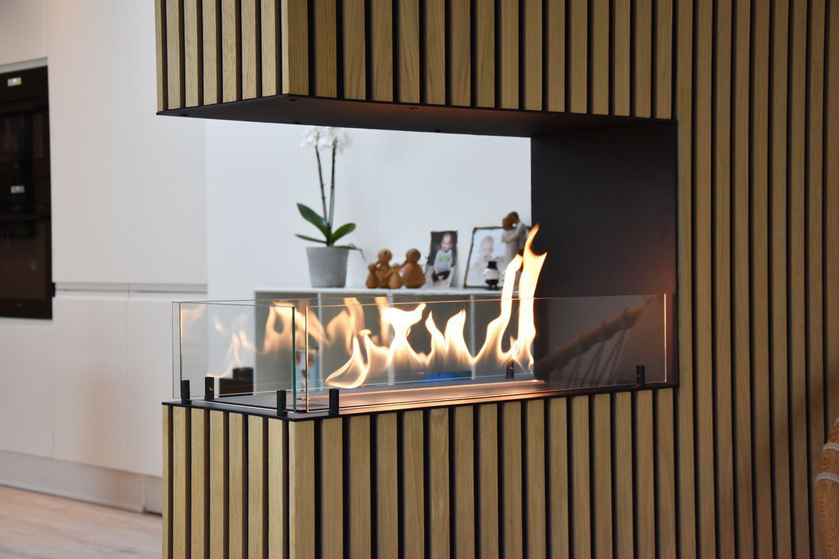 Bio fireplace with an automatic burner